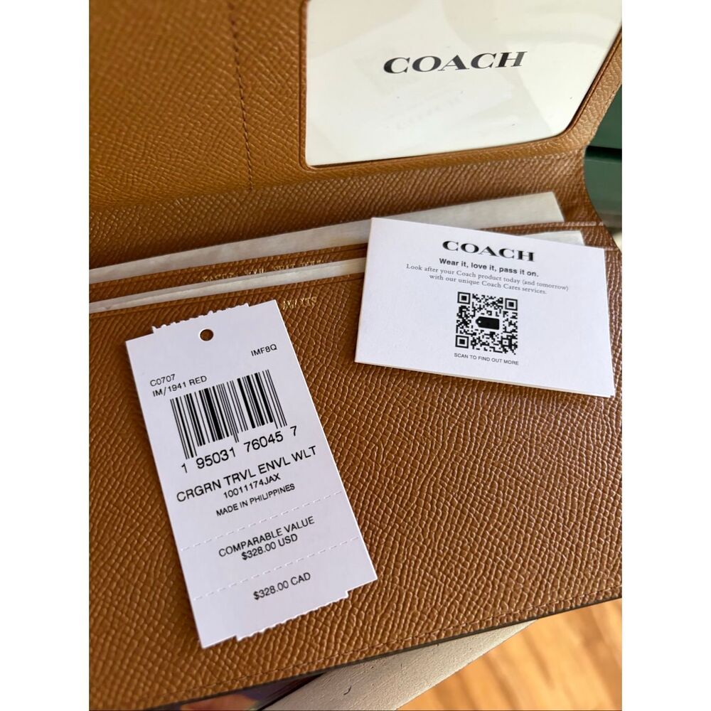 Coach Corner Zip Travel Envelope Wallet Red Crossgrain Leather Wristlet NWT - Picture 4 of 9